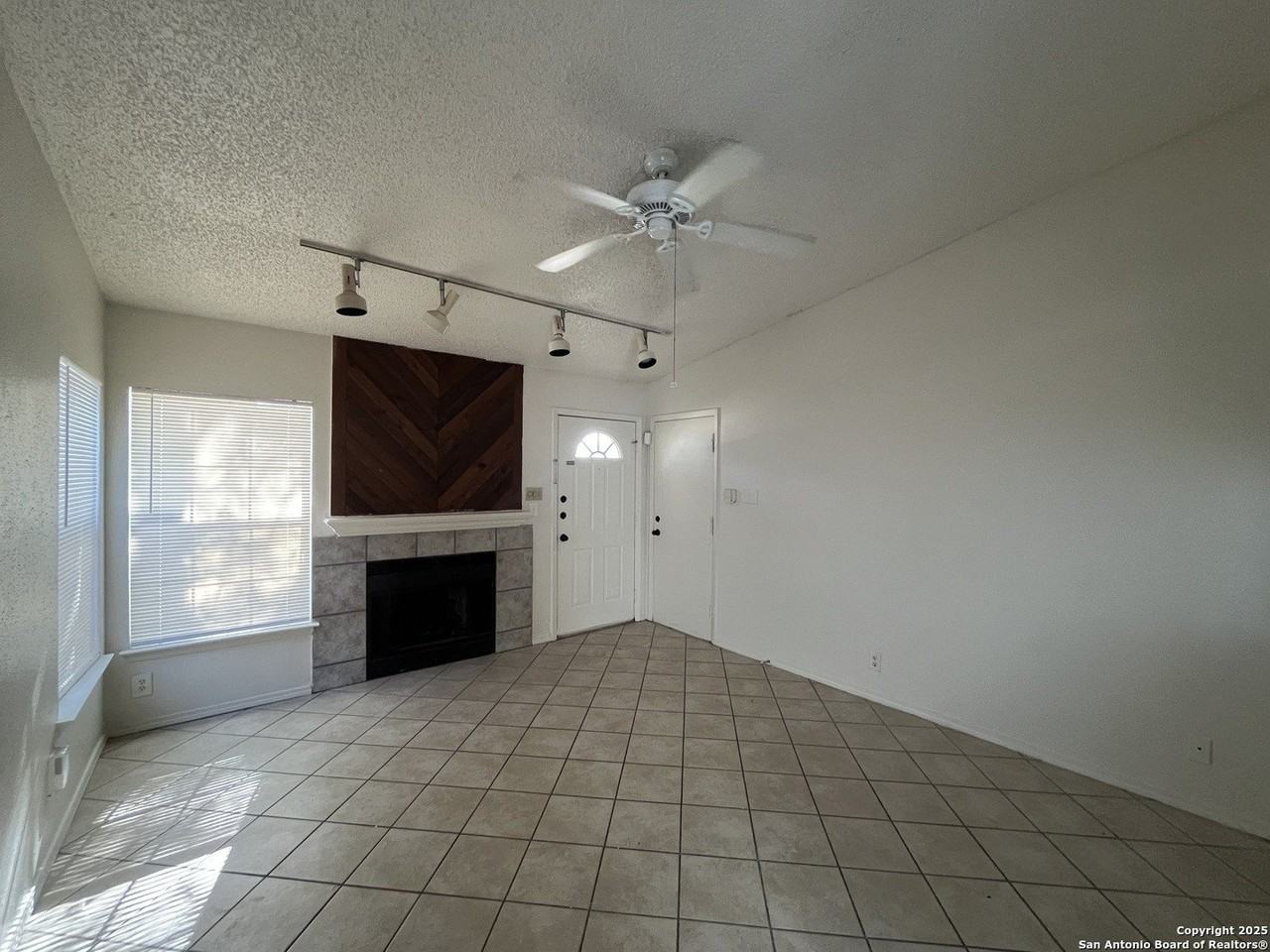 9819 Valley Villa - Photo 4 of 22