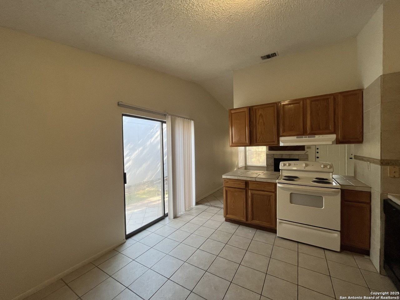 9819 Valley Villa - Photo 6 of 22