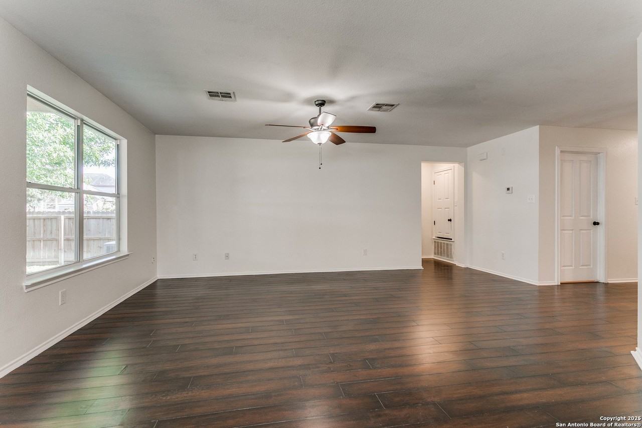 220 Hereford St - Photo 5 of 25