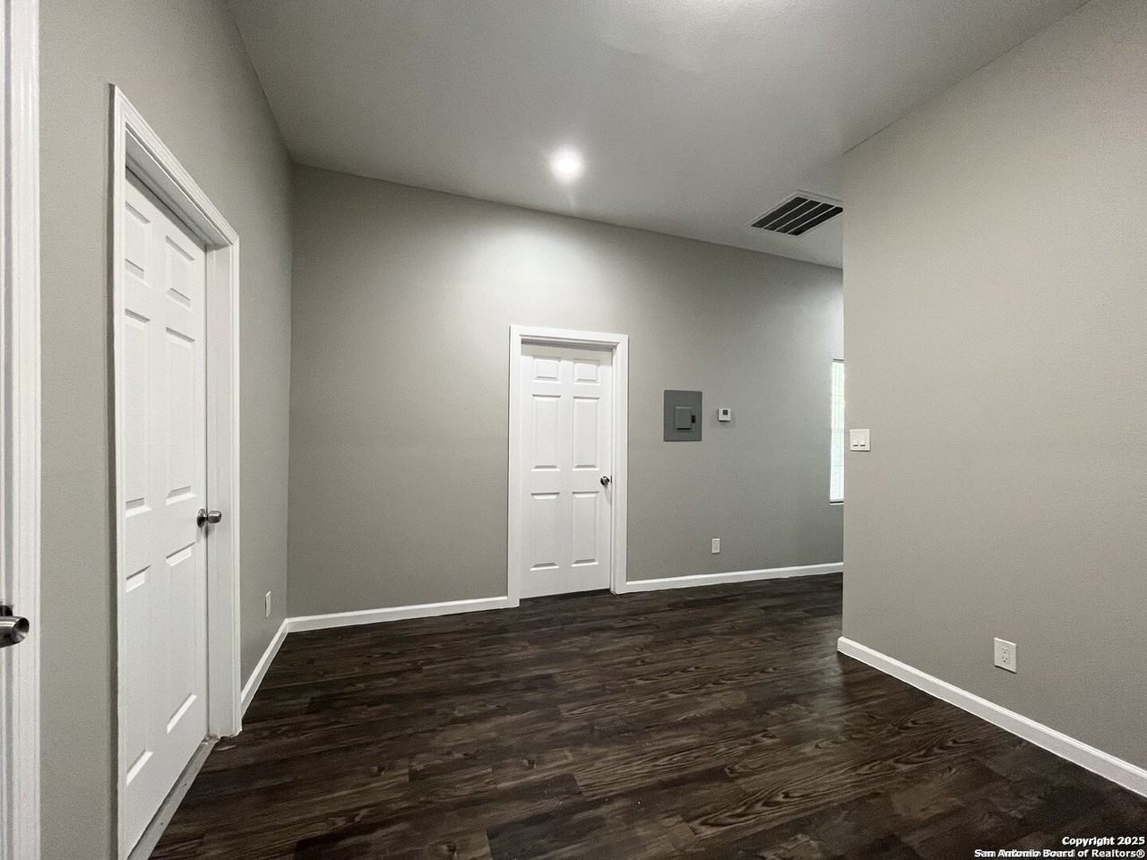 219 Rigsby Ave - Photo 4 of 4