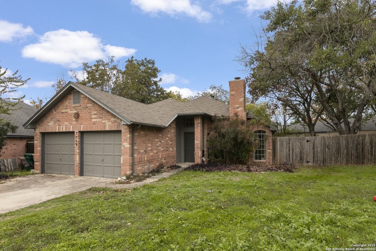 7709 Brunning Ct - Photo 2 of 15