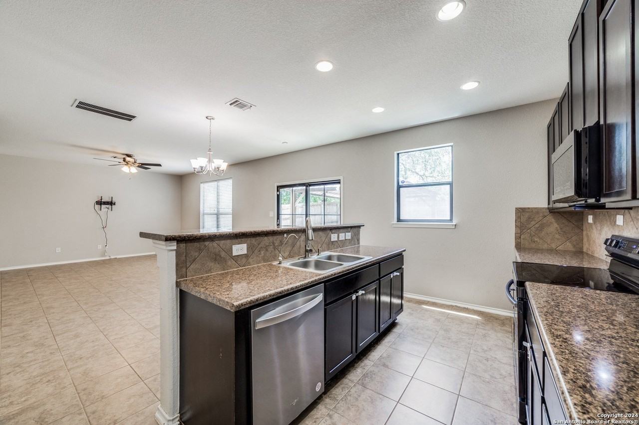 843 Trilby - Photo 4 of 14