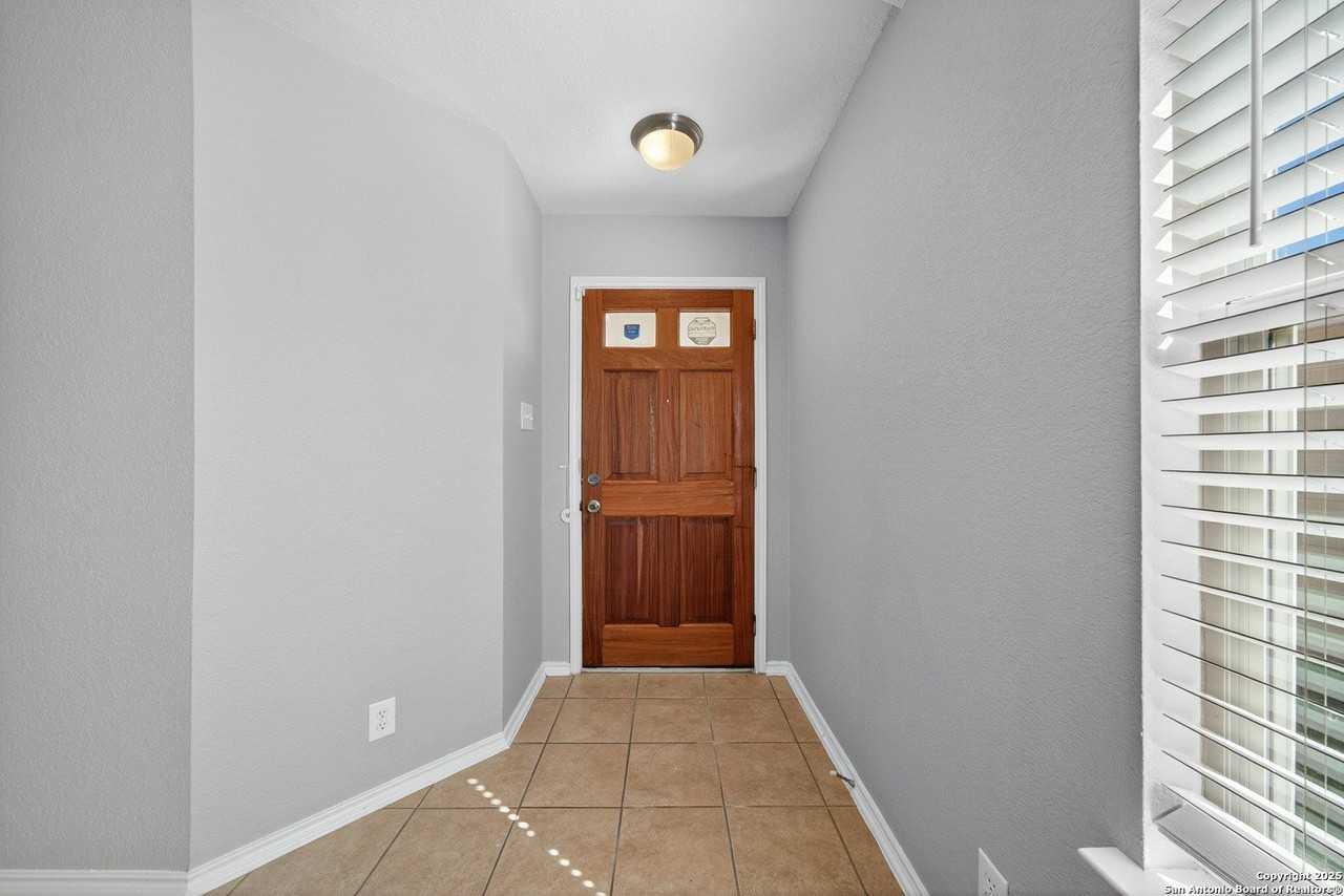 113 Bronco Bnd - Photo 5 of 26