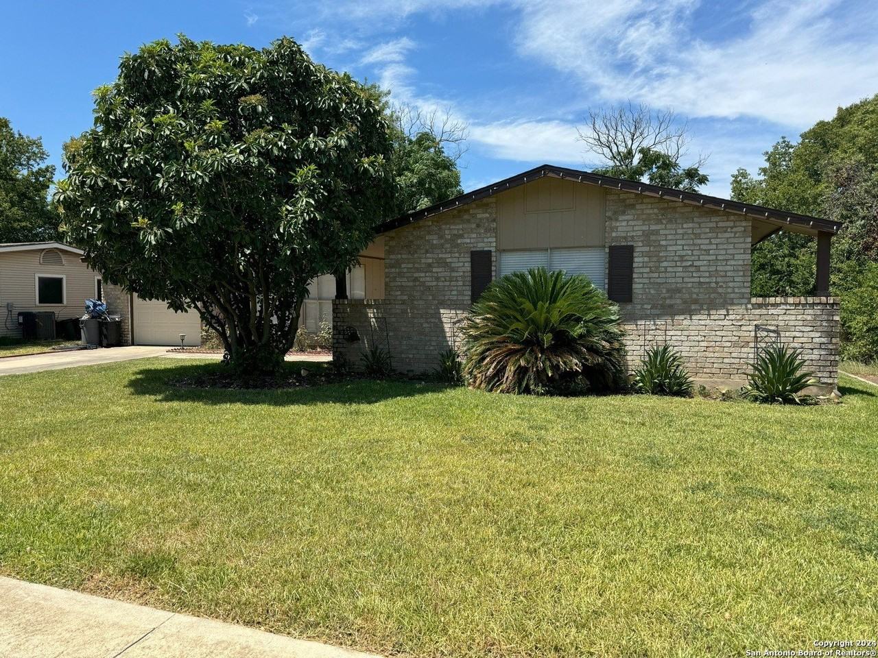 1005 Valley Forge Dr - Photo 2 of 21