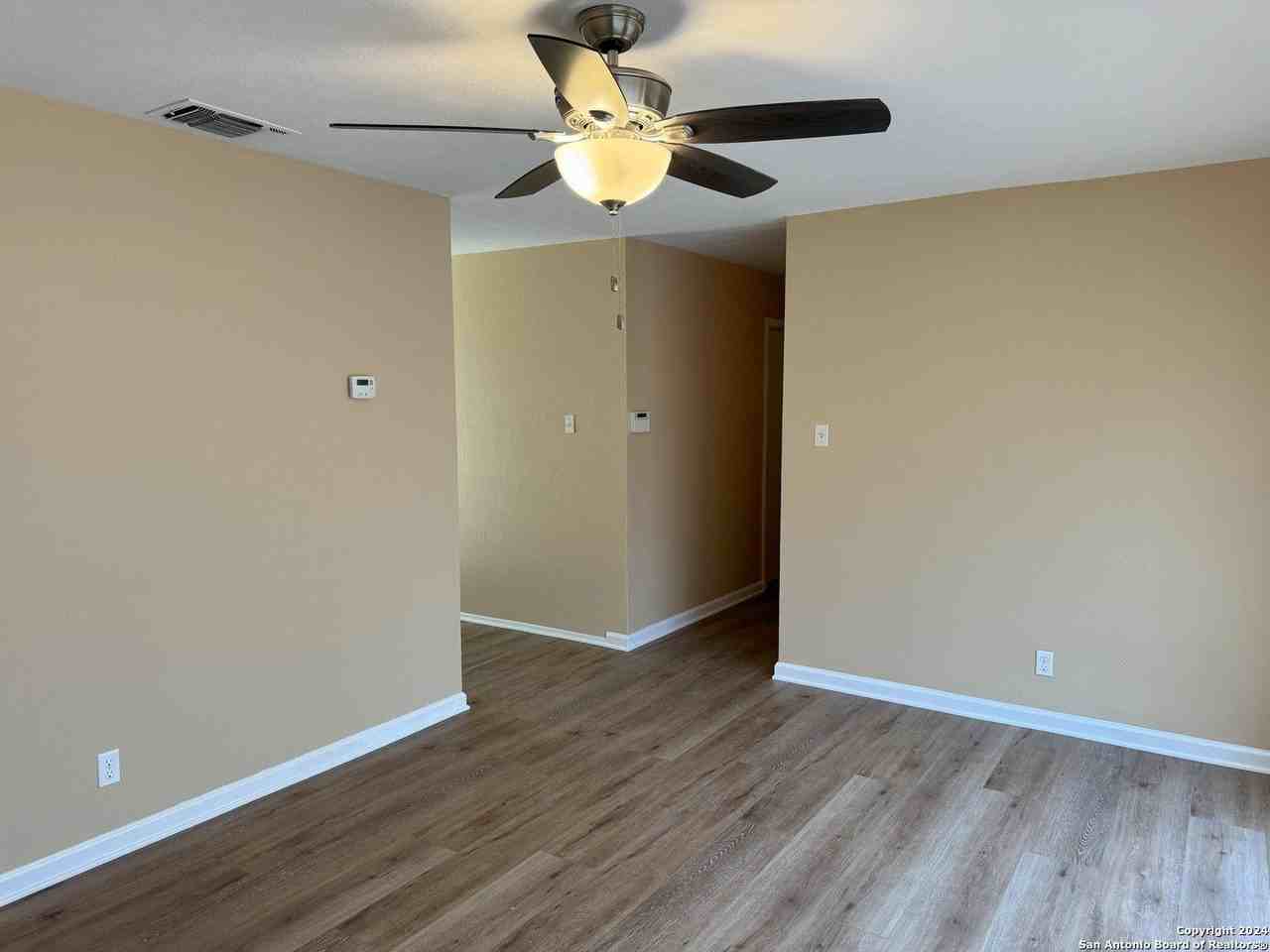 1005 Valley Forge Dr - Photo 4 of 21