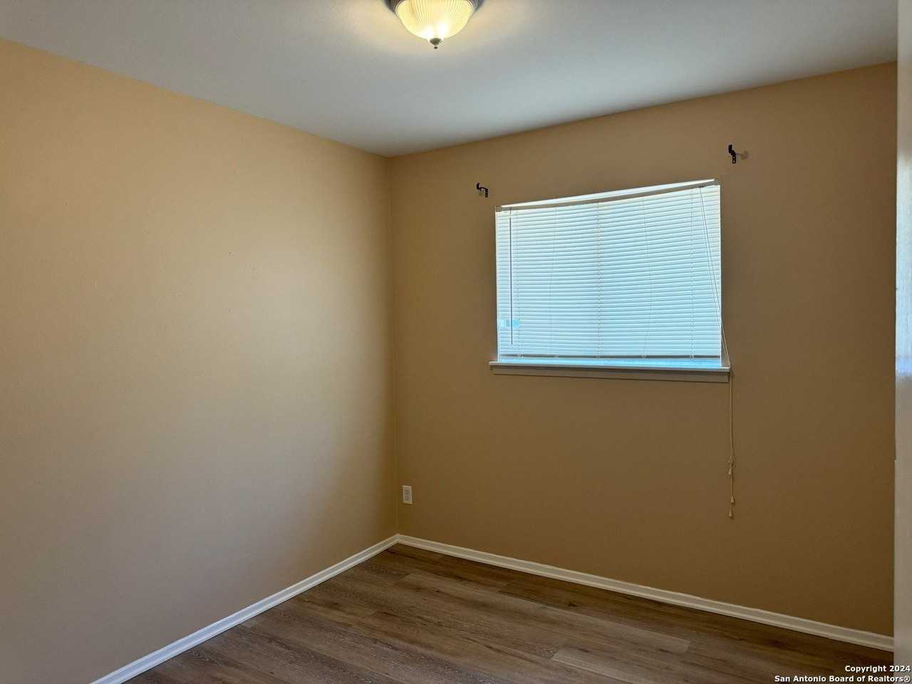 1005 Valley Forge Dr - Photo 7 of 21