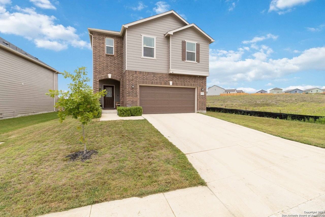 6611 Runaway Row - Photo 3 of 30