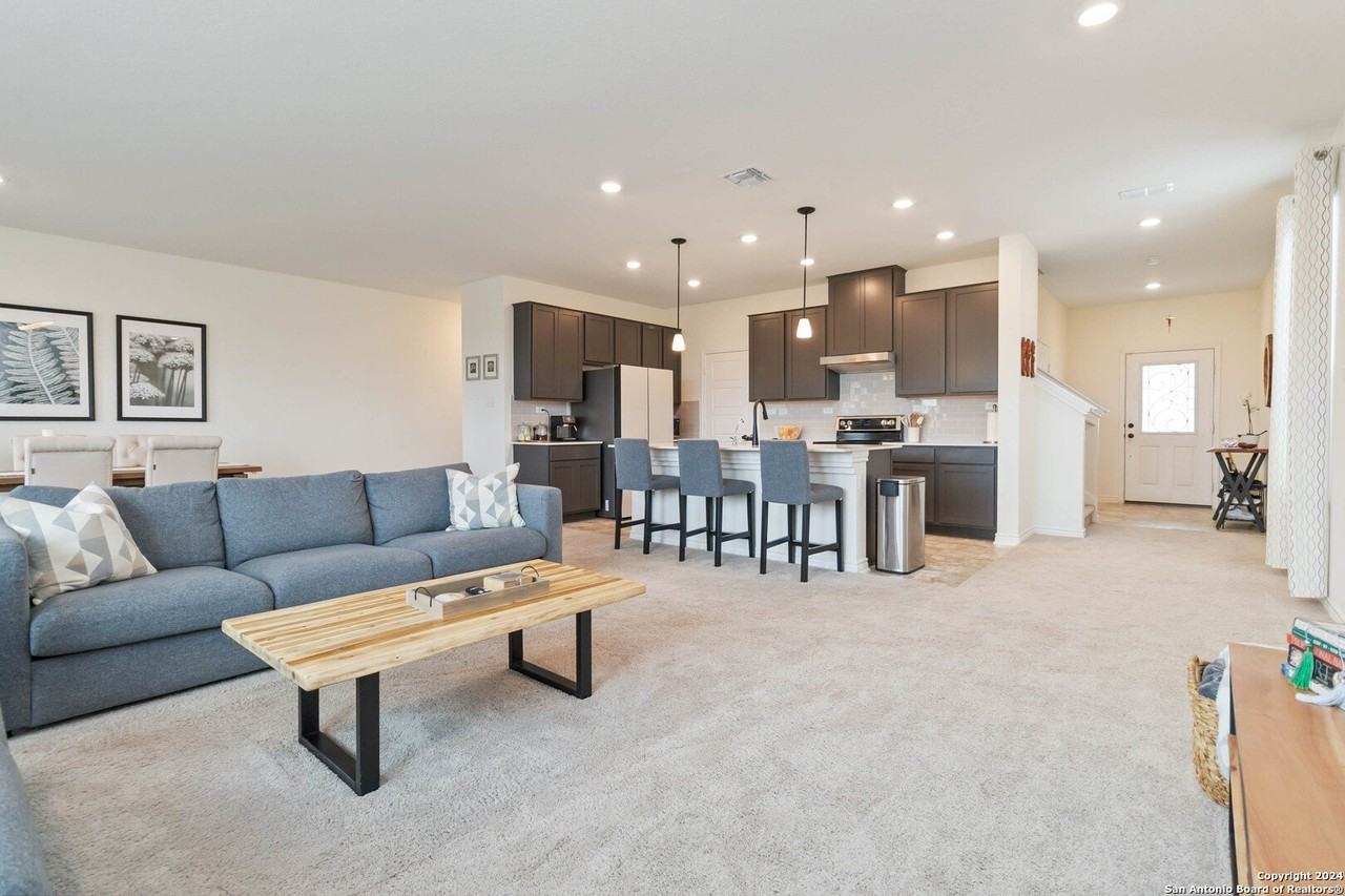 6611 Runaway Row - Photo 4 of 30