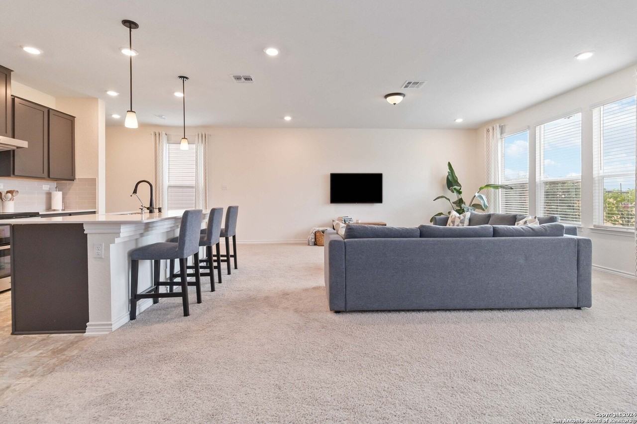 6611 Runaway Row - Photo 5 of 30