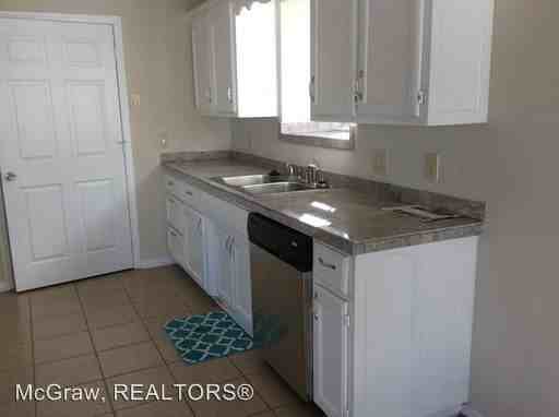 207 East 34th St S - Photo 2 of 14