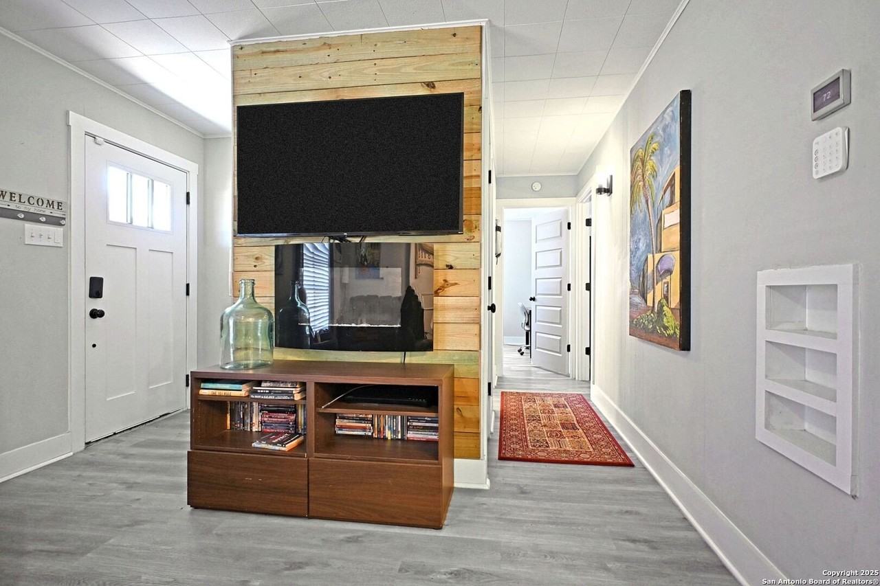 553 Scenic Drive #1 - Photo 4 of 40