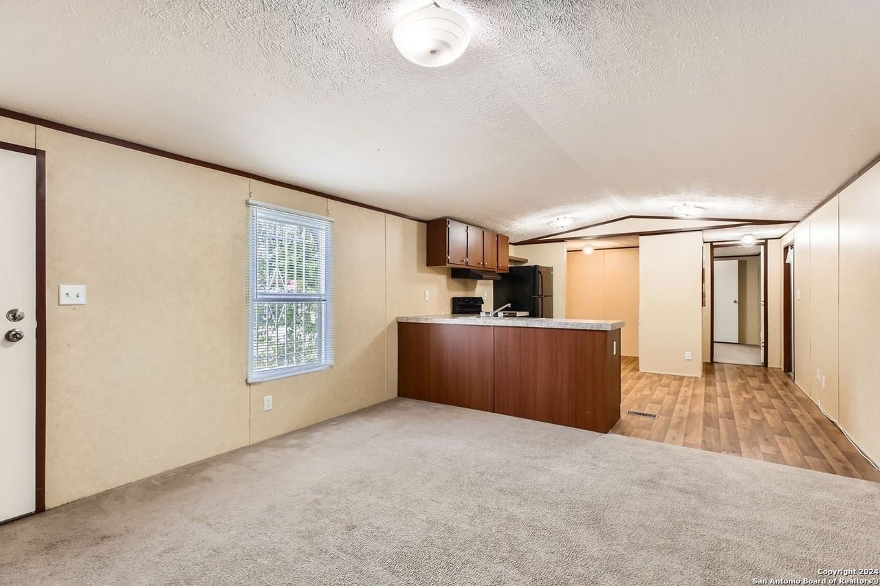 4423 E Houston St - Photo 5 of 12