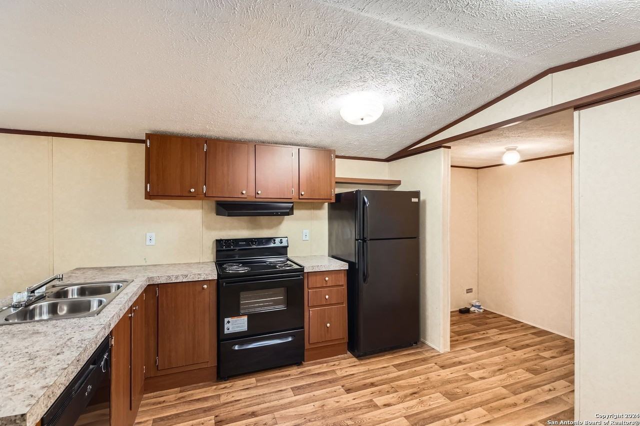 4423 E Houston St - Photo 6 of 12