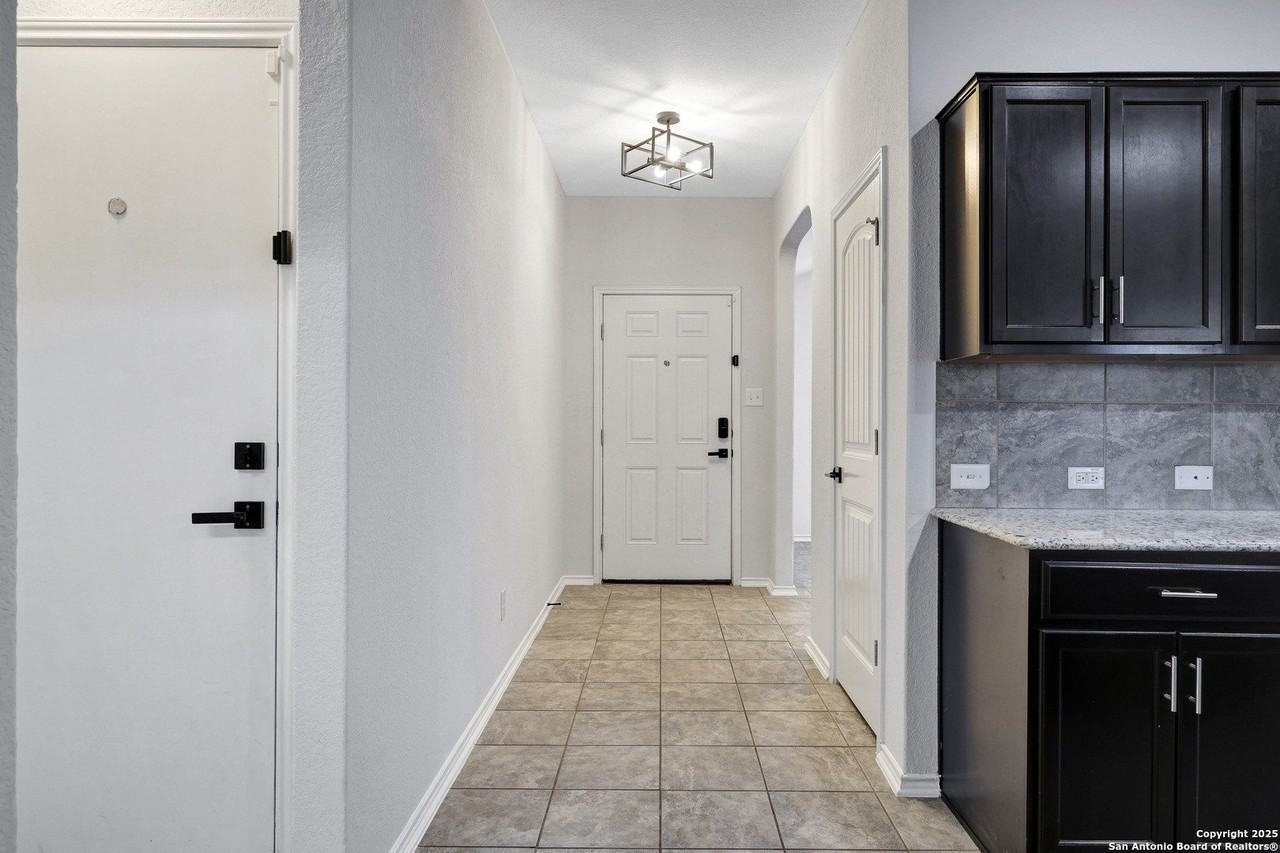 10550 Rhyder Rdg - Photo 2 of 22