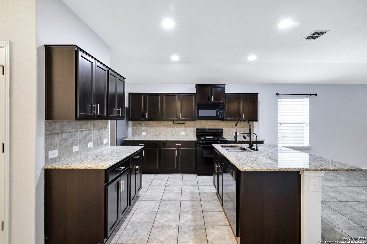 10550 Rhyder Rdg - Photo 4 of 22