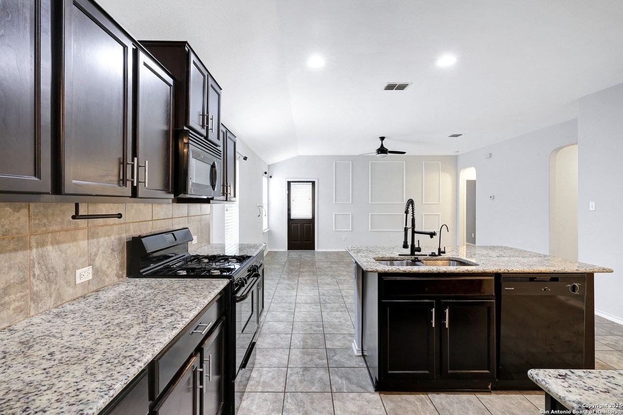 10550 Rhyder Rdg - Photo 5 of 22