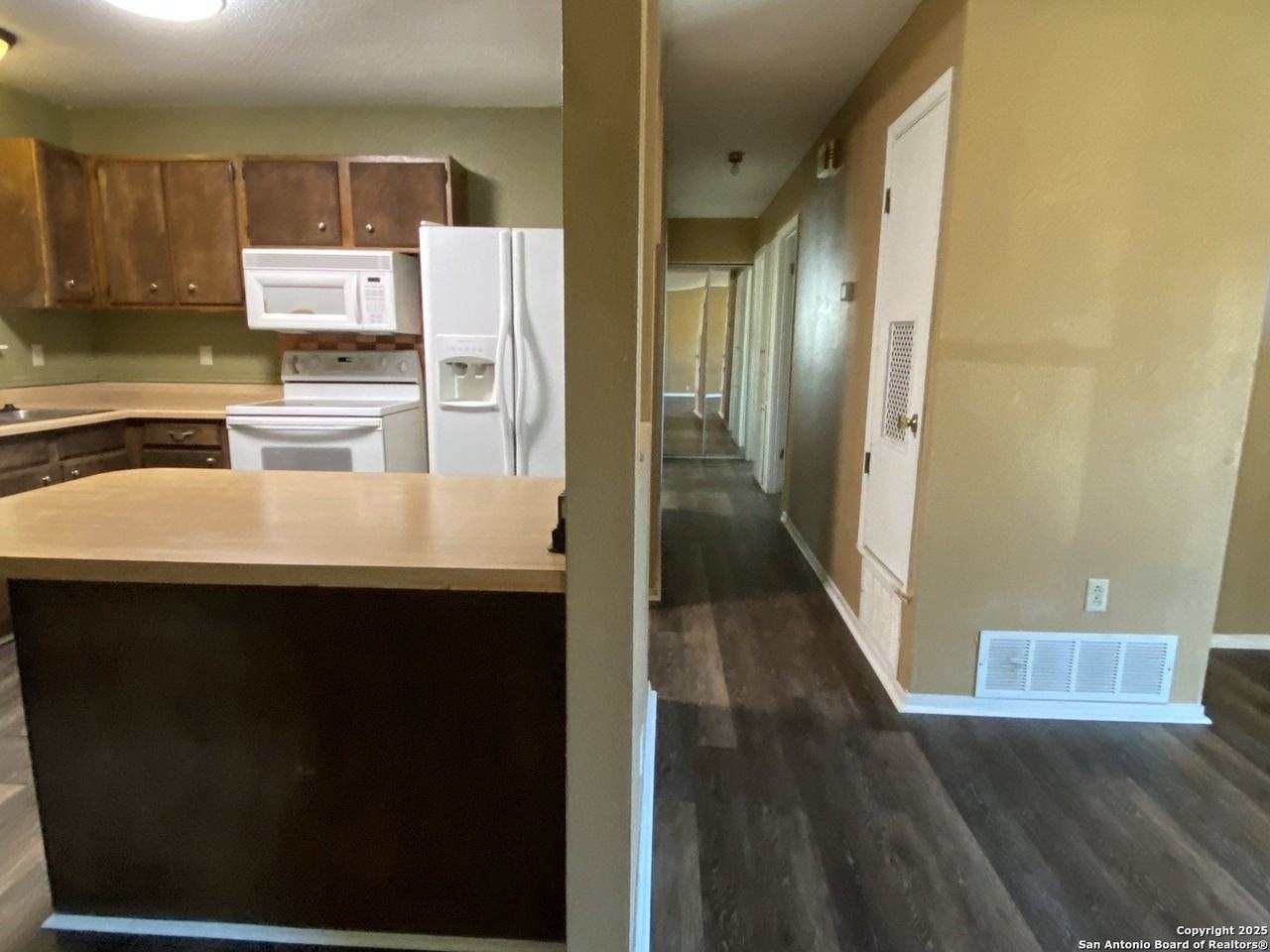 1057 Curtiss Avenue - Photo 4 of 23