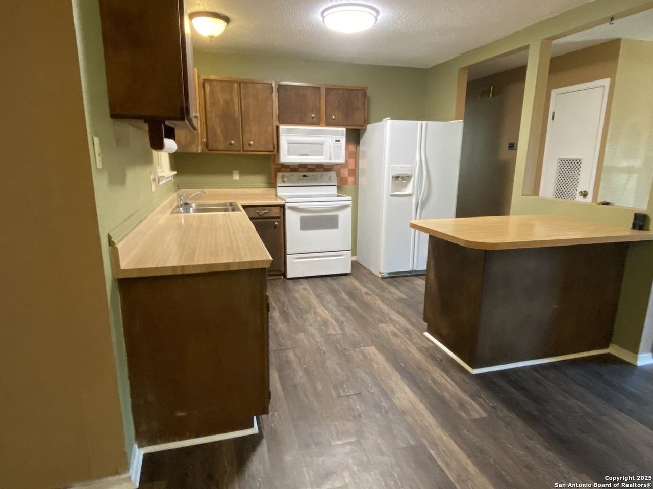 1057 Curtiss Avenue - Photo 5 of 23