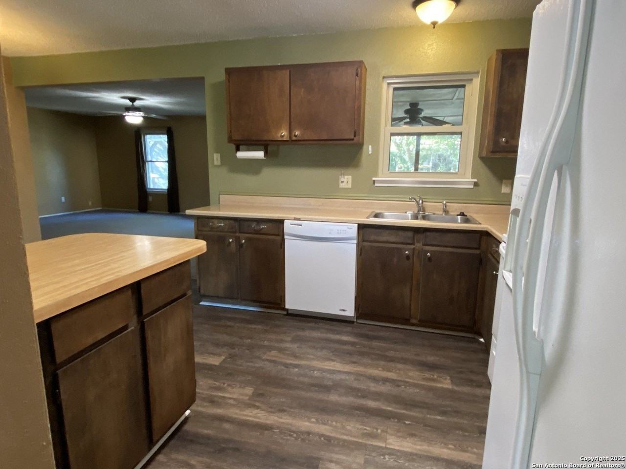 1057 Curtiss Avenue - Photo 6 of 23