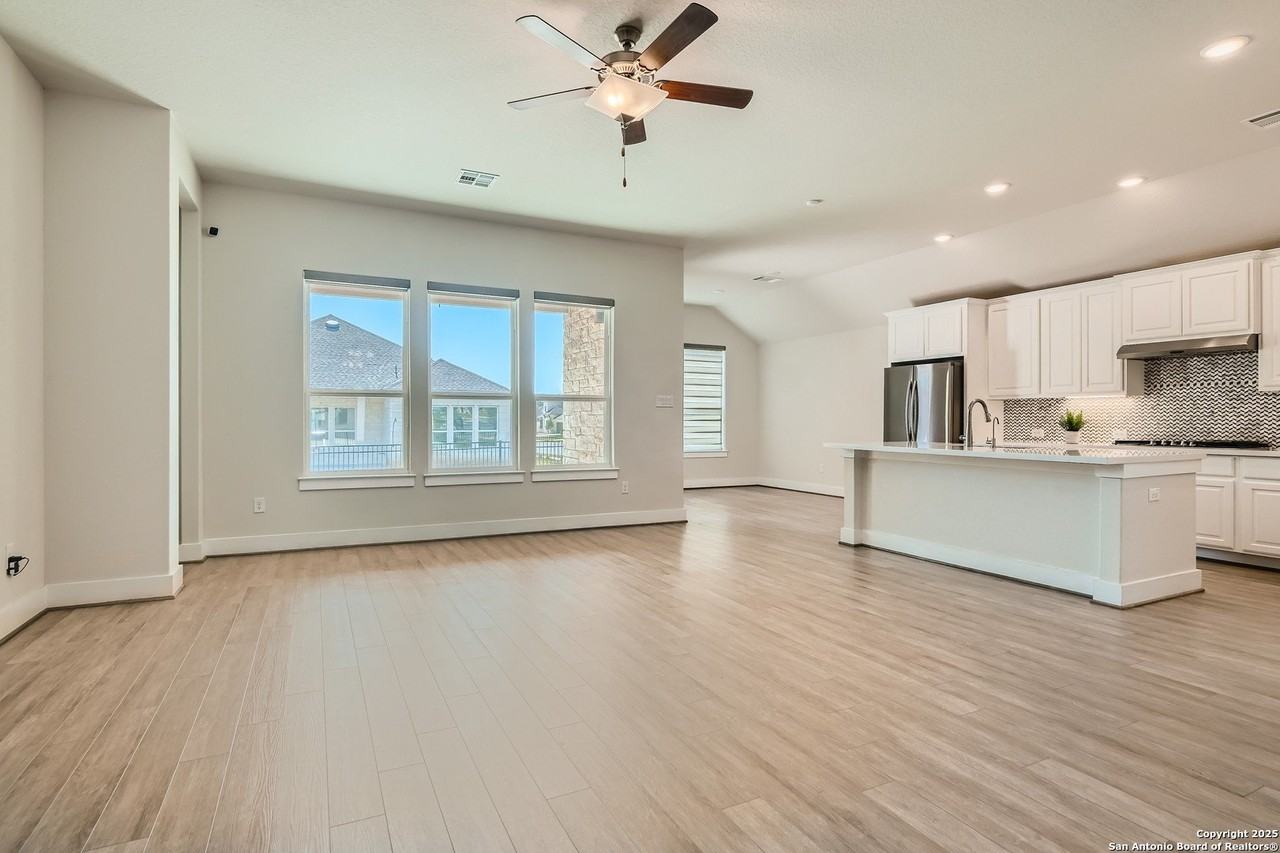 120 Simpatico - Photo 7 of 37