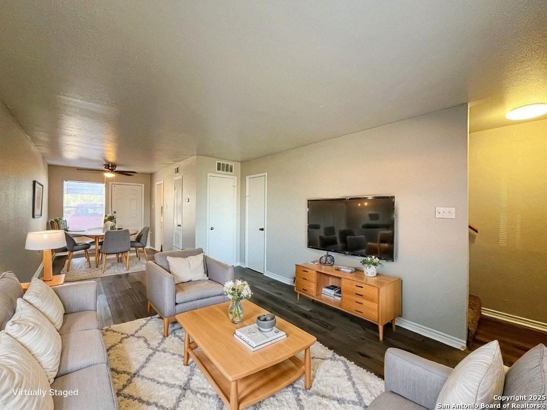 2802 Lasses Blvd Apt 13 #13 - Photo 4 of 31