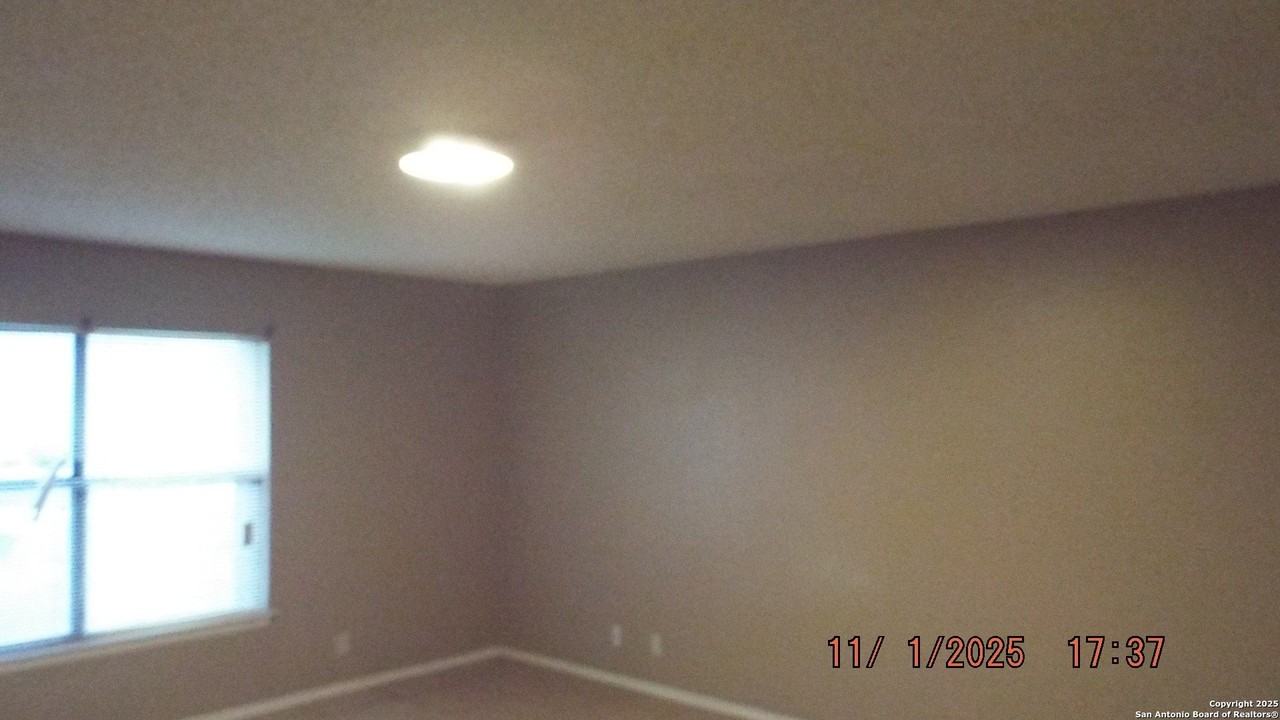 1827 Leander - Photo 6 of 7