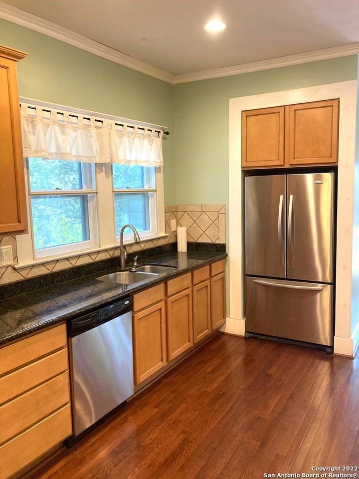 639 West Woodlawn Avenue - Photo 4 of 19