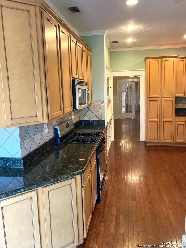 639 West Woodlawn Avenue - Photo 7 of 19