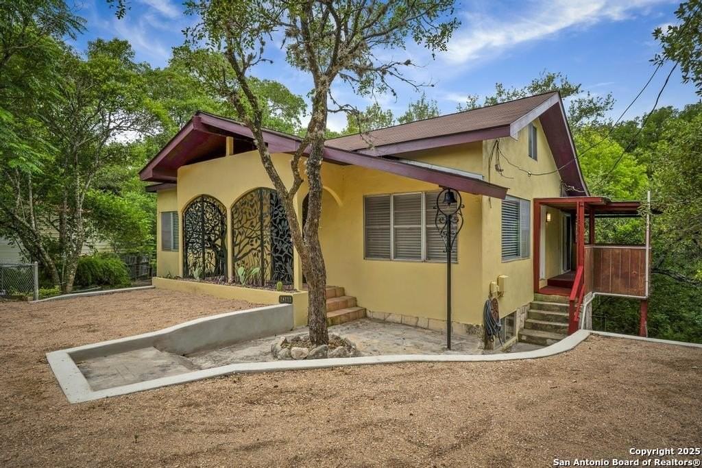 18111 Lakeshore Drive - Photo 4 of 32