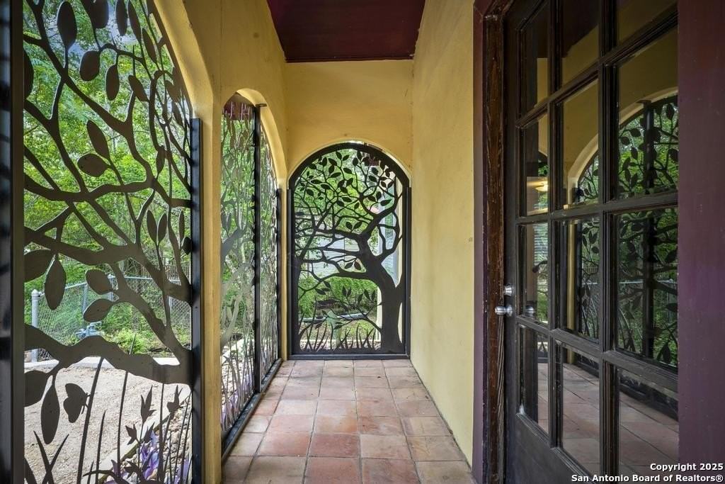 18111 Lakeshore Drive - Photo 5 of 32