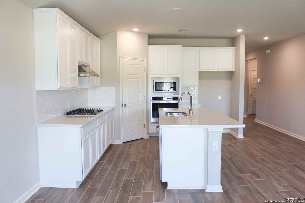 12915 Louberg Valley - Photo 4 of 47