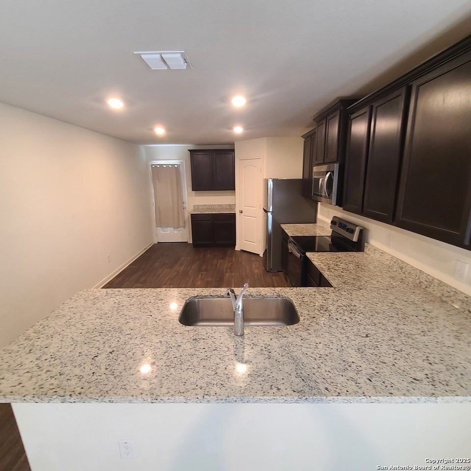 3919 Turtle Crk - Photo 4 of 21