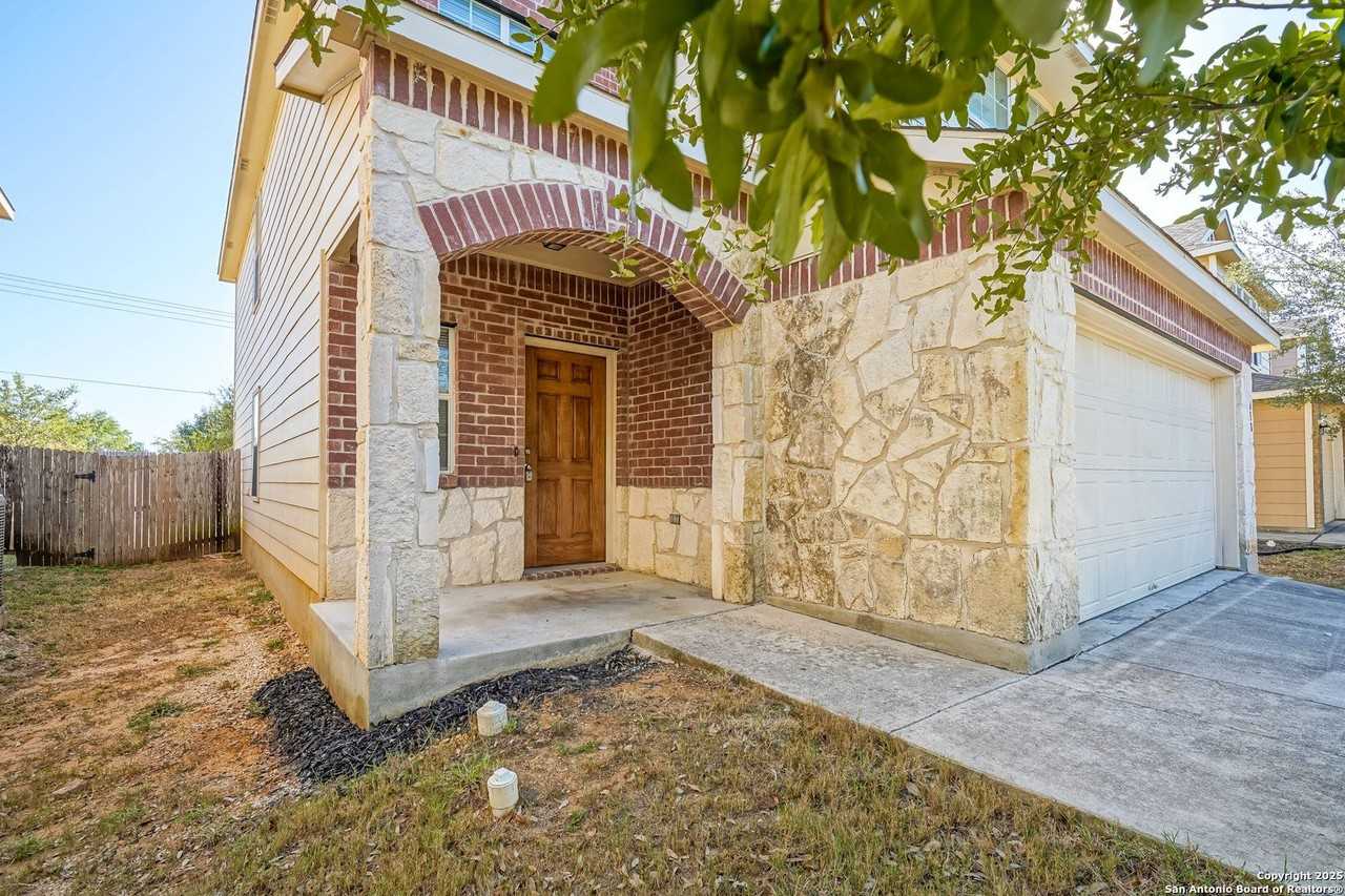 438 Walnut Crst - Photo 4 of 33