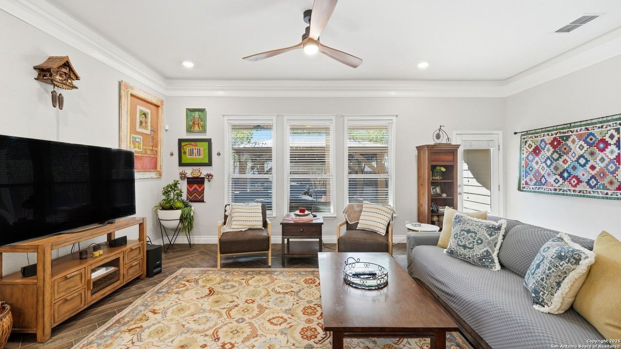 743 Cirrus Cyn - Photo 3 of 50