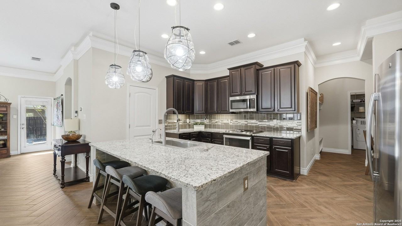 743 Cirrus Cyn - Photo 4 of 50