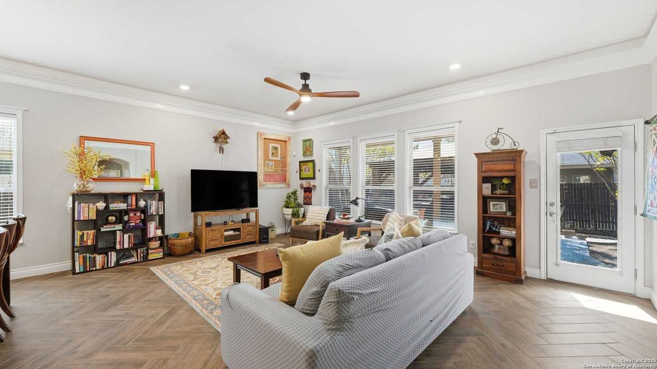 743 Cirrus Cyn - Photo 7 of 50