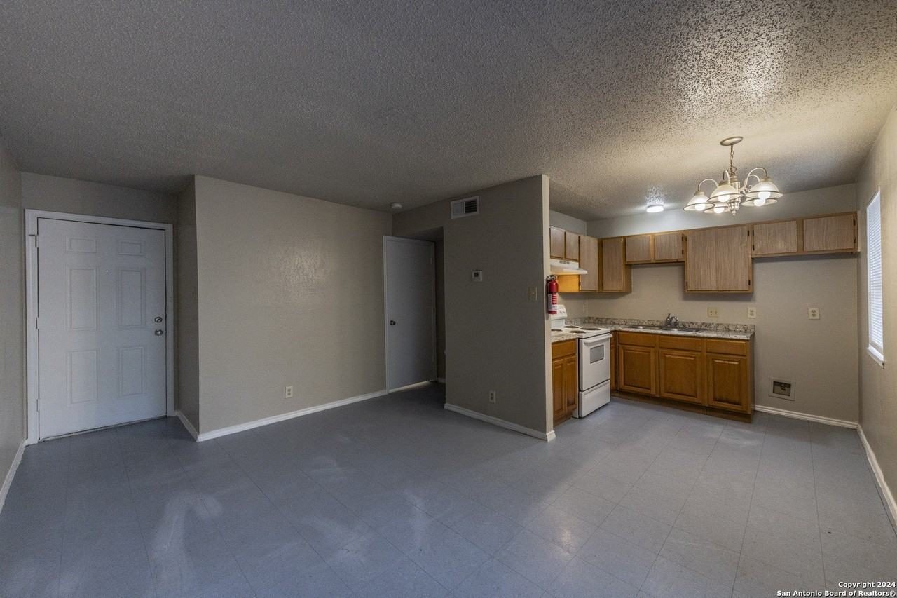 1634 W Woodlawn Ave Apt 5 #5 - Photo 3 of 15