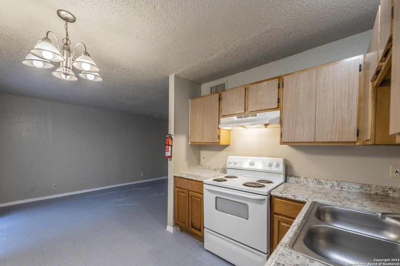 1634 W Woodlawn Ave Apt 5 #5 - Photo 5 of 15