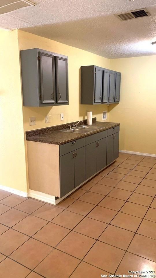 7615 Windsor Oaks - Photo 3 of 14