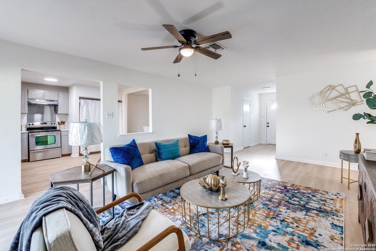 12209 Lucky Oaks St - Photo 2 of 20