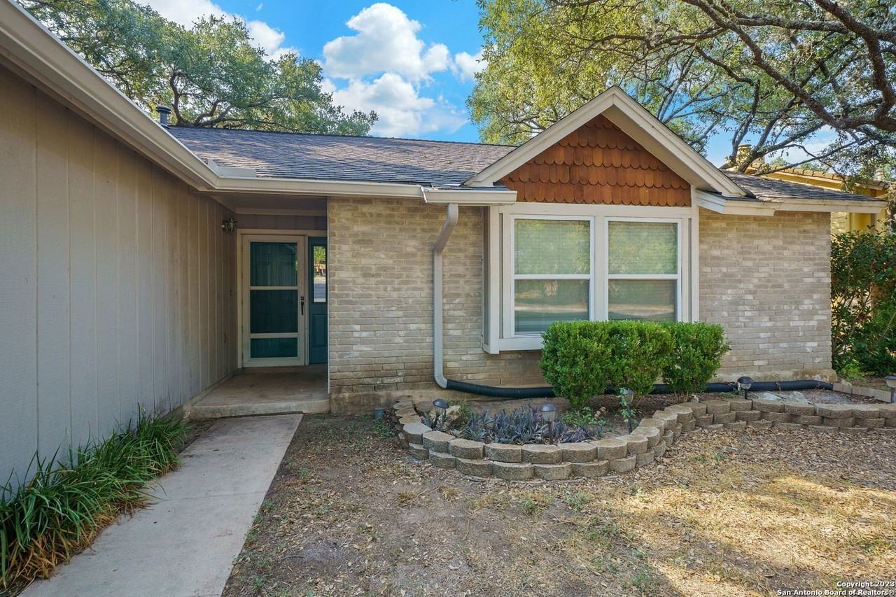 8438 Timber Ldg - Photo 4 of 31