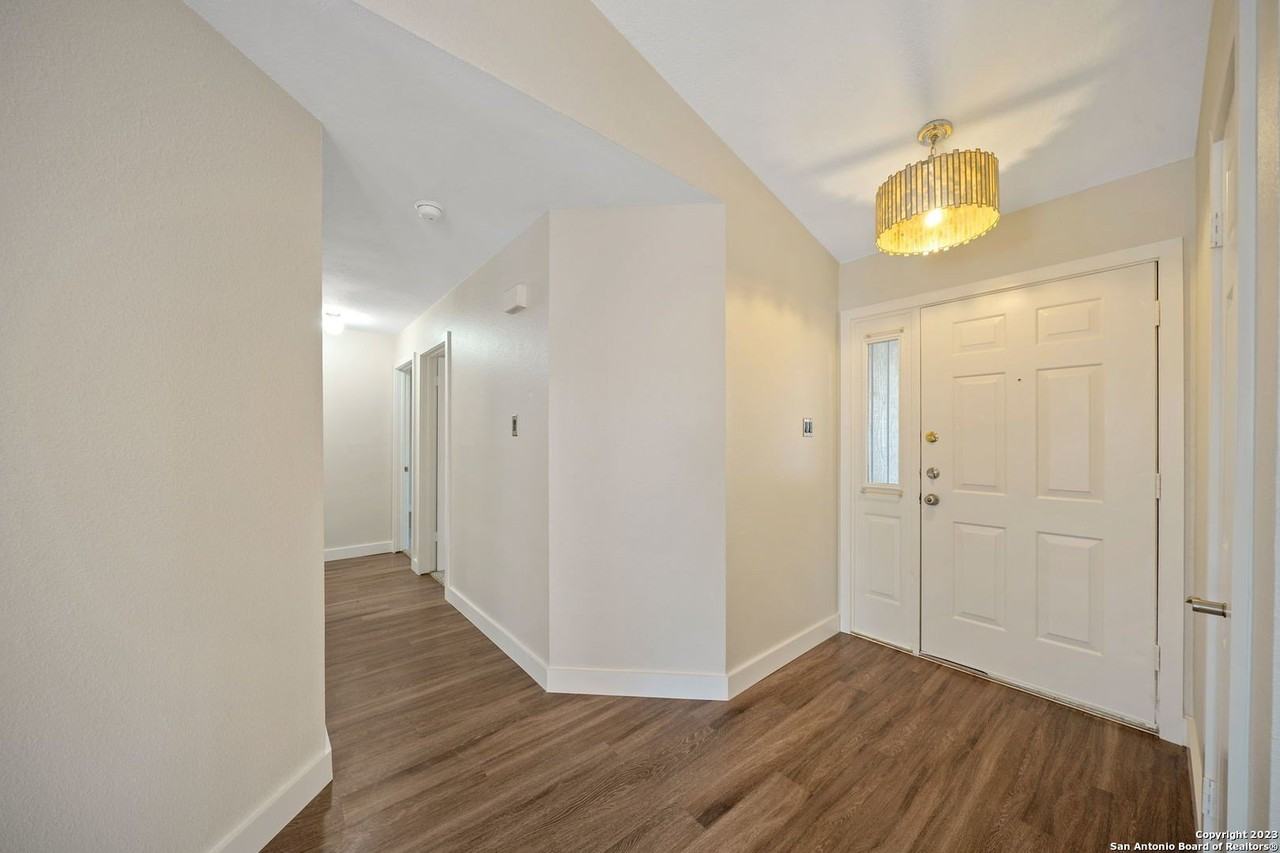 8438 Timber Ldg - Photo 5 of 31