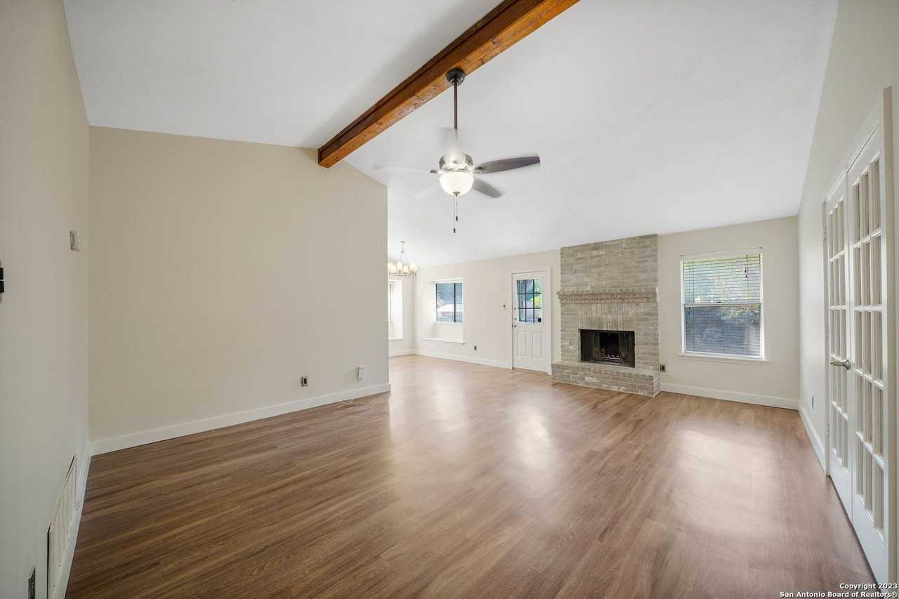 8438 Timber Ldg - Photo 6 of 31