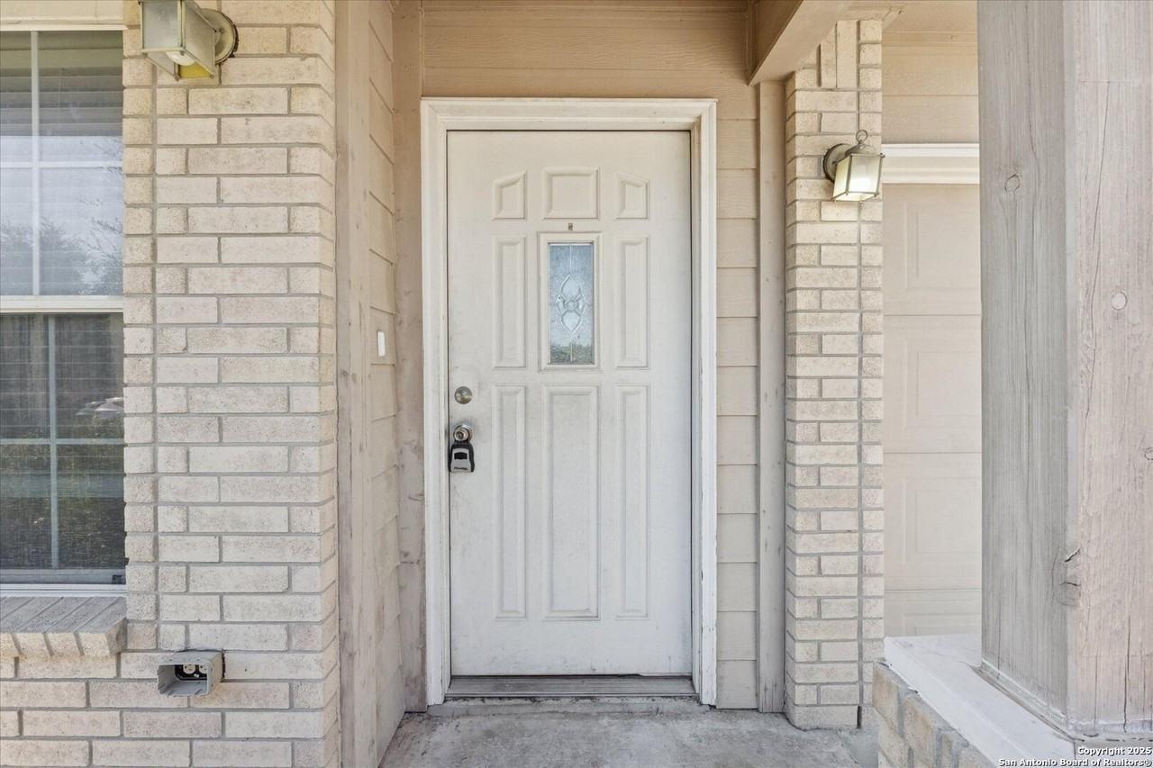 9219 Hanover Cv - Photo 4 of 46