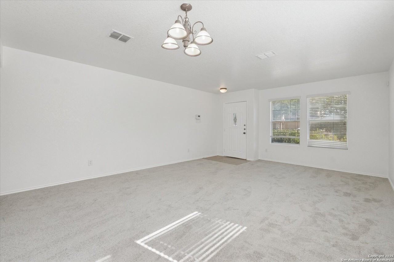 9219 Hanover Cv - Photo 7 of 46