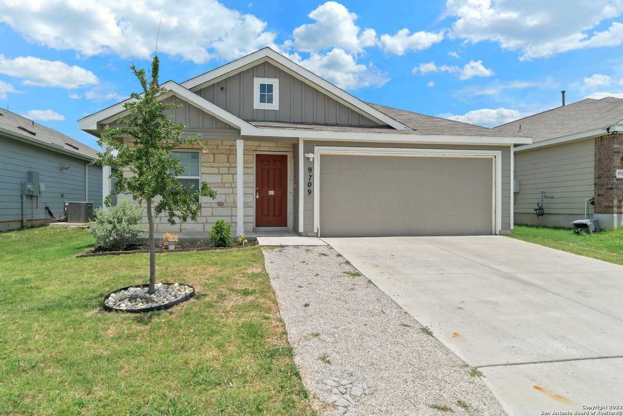 9709 Marbach Brk - Photo 3 of 24