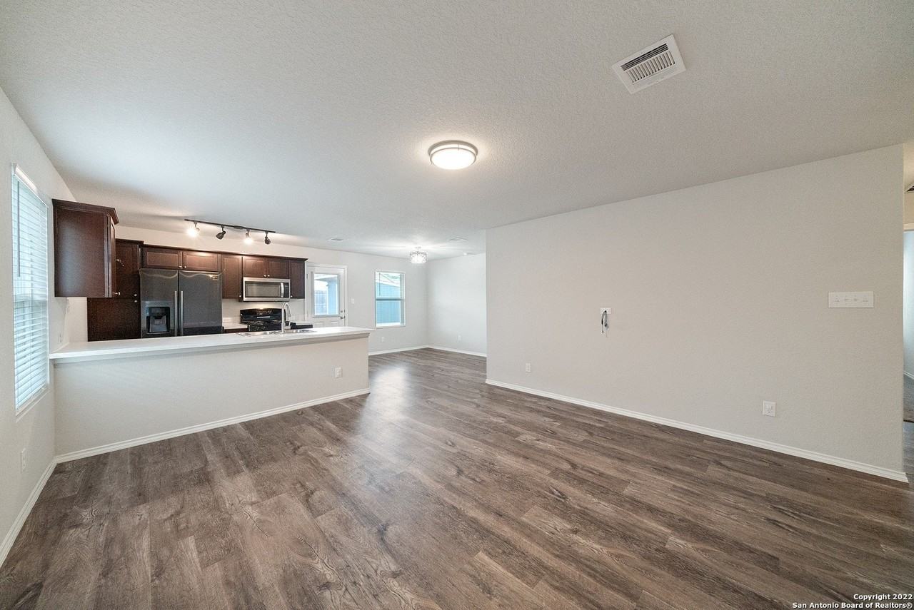 9709 Marbach Brk - Photo 7 of 24