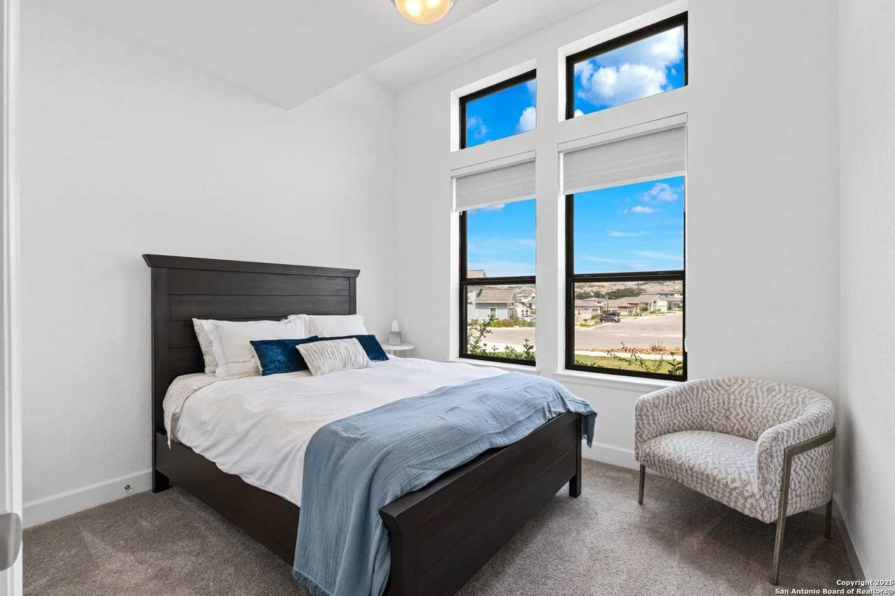 250 Navarro - Photo 6 of 37