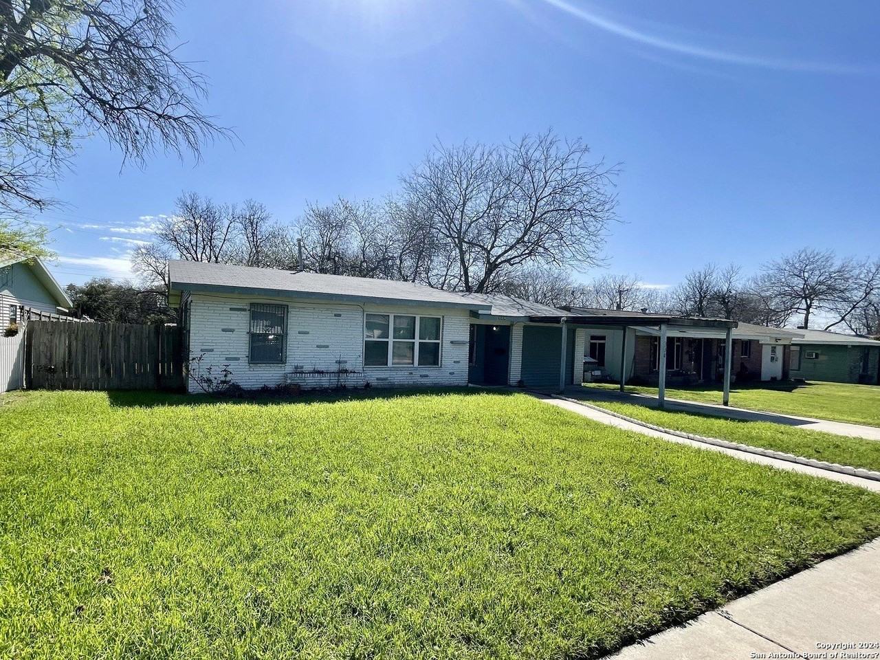 338 Addax Dr - Photo 2 of 22