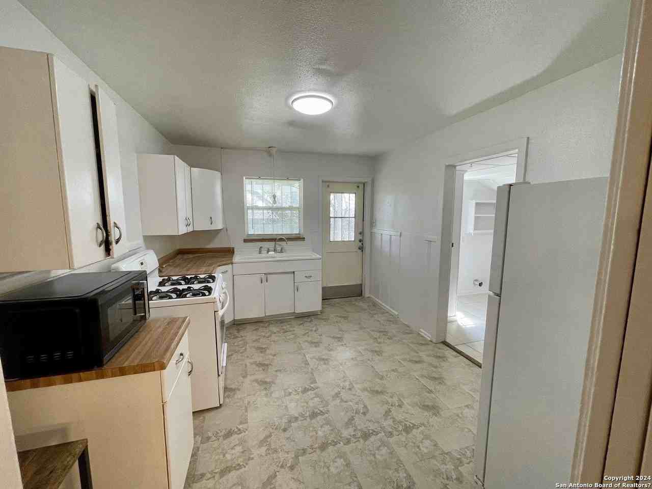 338 Addax Dr - Photo 7 of 22